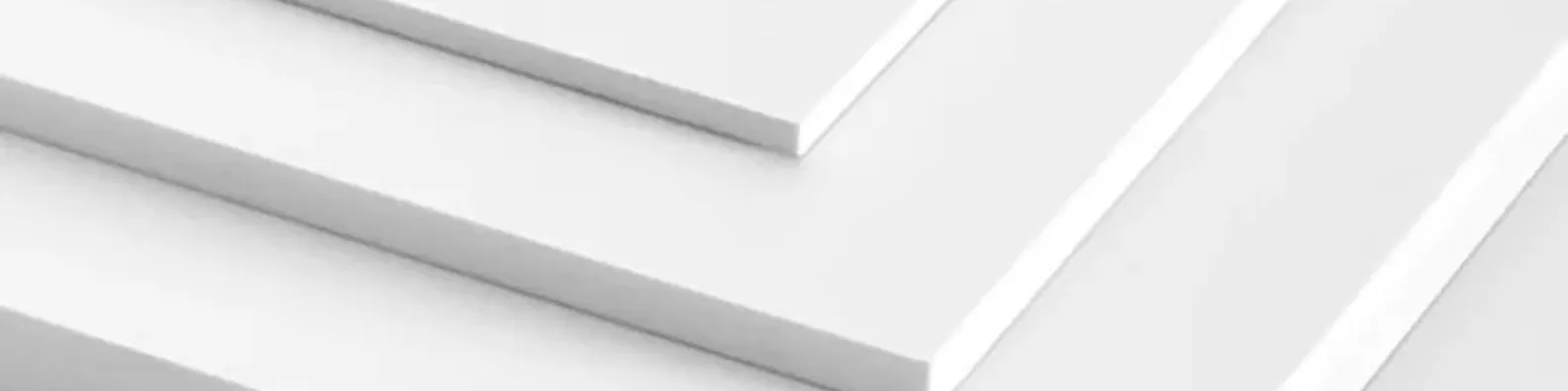Détail d’un support PVC Forex pour signalétique intérieure ou panneau léger